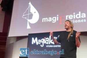 Ilusionista aconcagüino Gabriel Gascón lleva su magia y un nuevo libro sobre inteligencia artificial a España