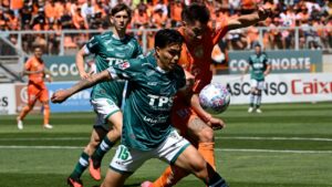 Jugador de Wanderers arriesga dura sanción tras hacer un gesto obsceno a hinchas de Cobreloa