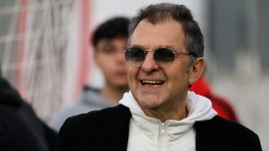 ¡Llegó con 10! El particular regalo de Aníbal Mosa en Puerto Montt