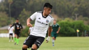 ¿Quién es Ángel Díaz, el goleador que Colo Colo dejó ir gratis y marcó un póker en Inglaterra?