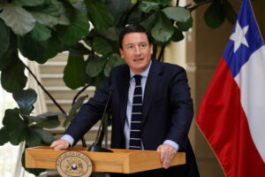 Tambalea el acuerdo administrativo del Senado tras la remoción de Pedro Araya (PPD) de la Comisión de Constitución