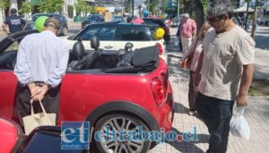 Éxito total en junta de autos Mini Cooper para reunir fondos para Bomberos