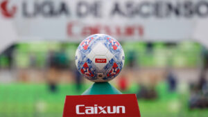 Lidera la pelea por subir a Primera B, pero una tercera acusación complica su camino al ascenso